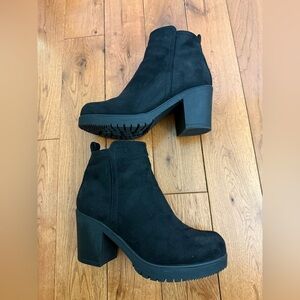 Dream Pairs Black Heeled Side Zipper Boots